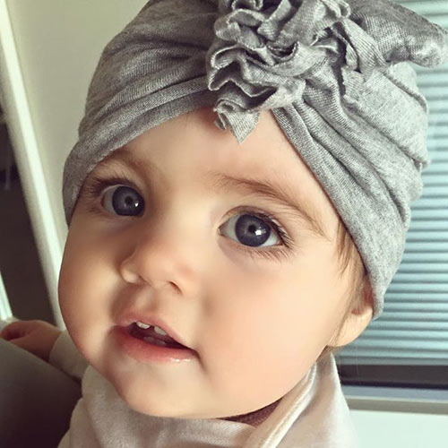 On Facebook, the most beautiful Australian baby in the world has reached 350,000 fans