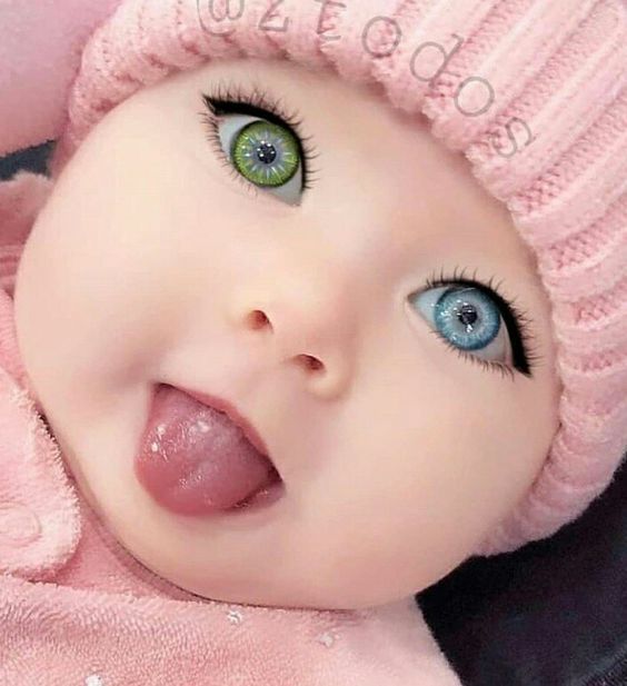 Newborns are famous for having sparkling and attractive eyes!