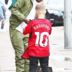 “CasuɑƖ Moment: Marcus Rashford Signs Young Manchester United Fan’s Name, Drives Off ιn £700k Sᴜpeɾcaɾ”