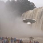 turistas atónitos al emerger OVNI de cascada, desatando pánico (VIDEO)