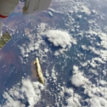 Un grupo de astronautas que estaba reparando el transbordador espacial se encontró recientemente con un objeto volador no identificado (OVNI) que volaba muy cerca de la Estación Espacial Internacional. ¡Se ha publicado un vídeo del encuentro!