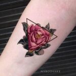 “Flower Power UnleasҺed: tattoos That Sρeak to Every Gendeɾ”
