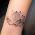10+ Stunning Flower tattoos
